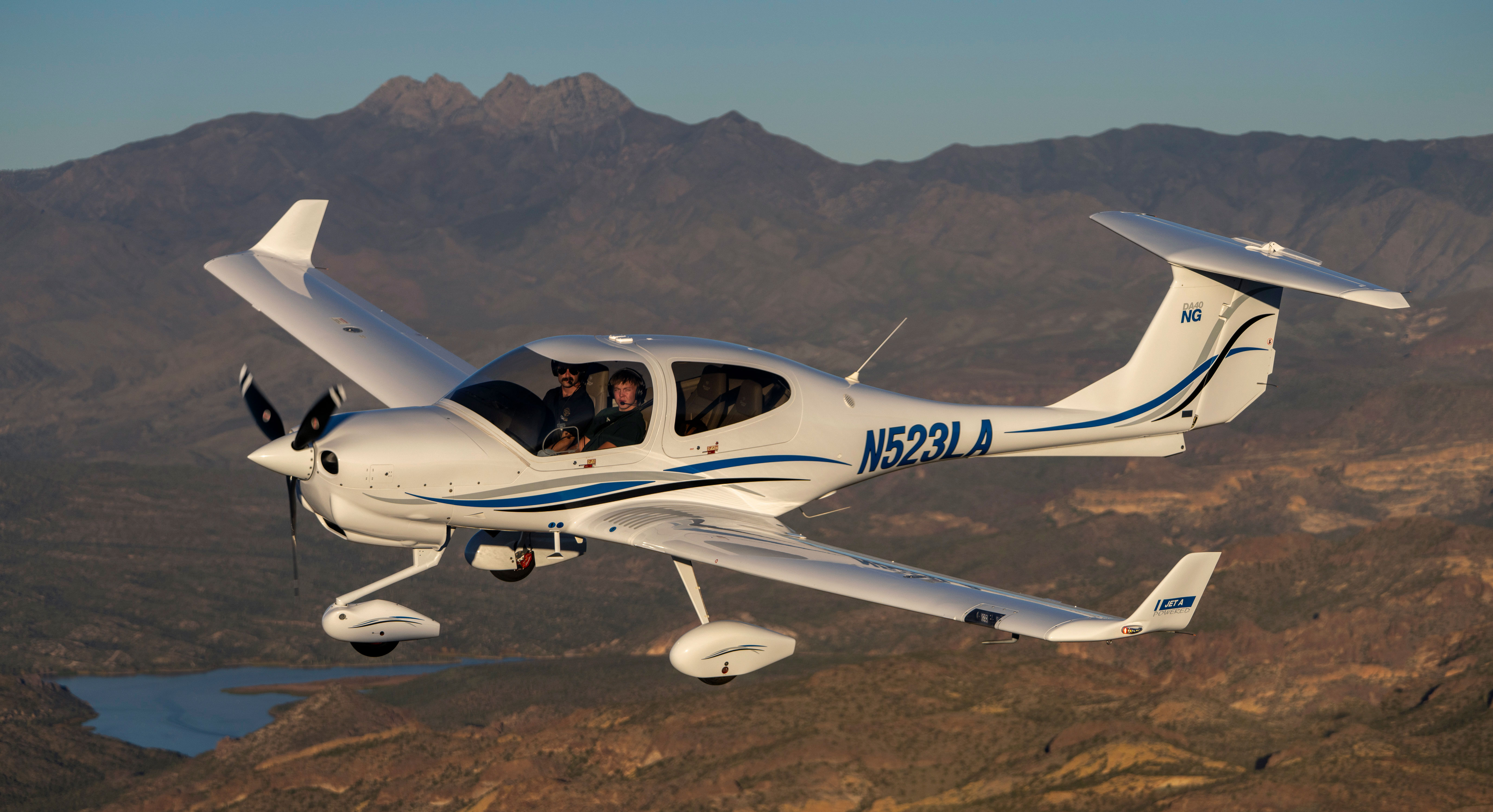 Diamond DA40 at Falcon Field Airport