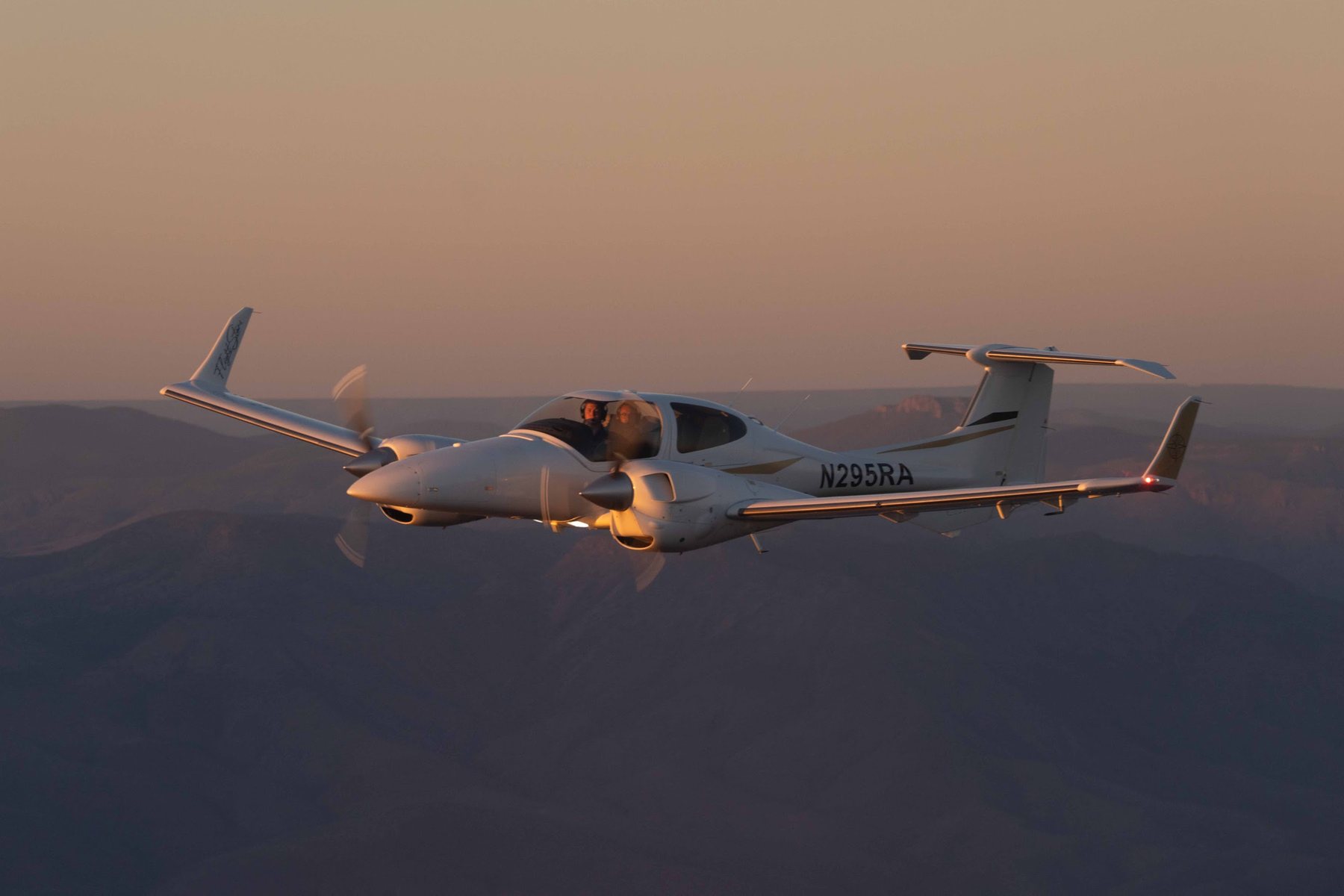 Flight Stars DA42 N295RA at sunset